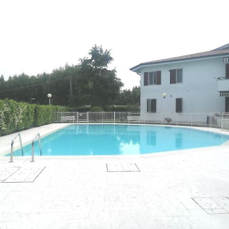 Appartamento A Peschiera Del Garda Con Piscina 외부 사진