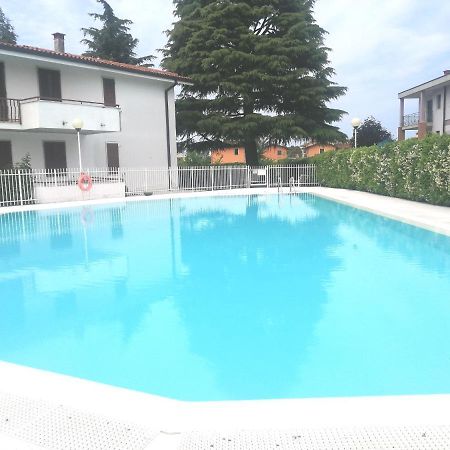 Appartamento A Peschiera Del Garda Con Piscina 외부 사진