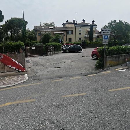 Appartamento A Peschiera Del Garda Con Piscina 외부 사진