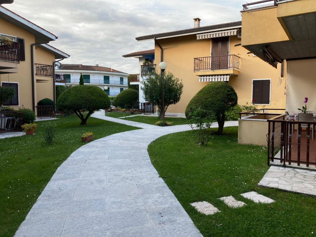 Appartamento A Peschiera Del Garda Con Piscina 외부 사진