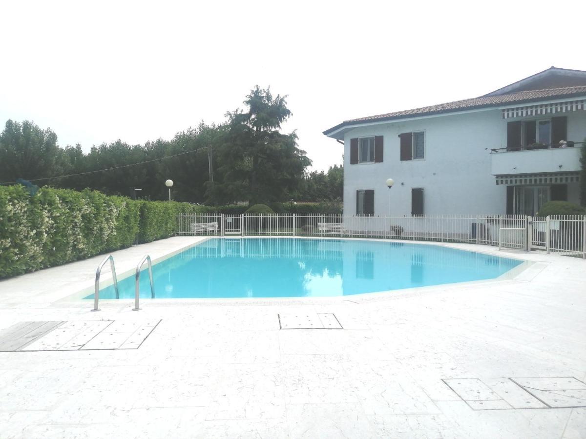 Appartamento A Peschiera Del Garda Con Piscina 외부 사진