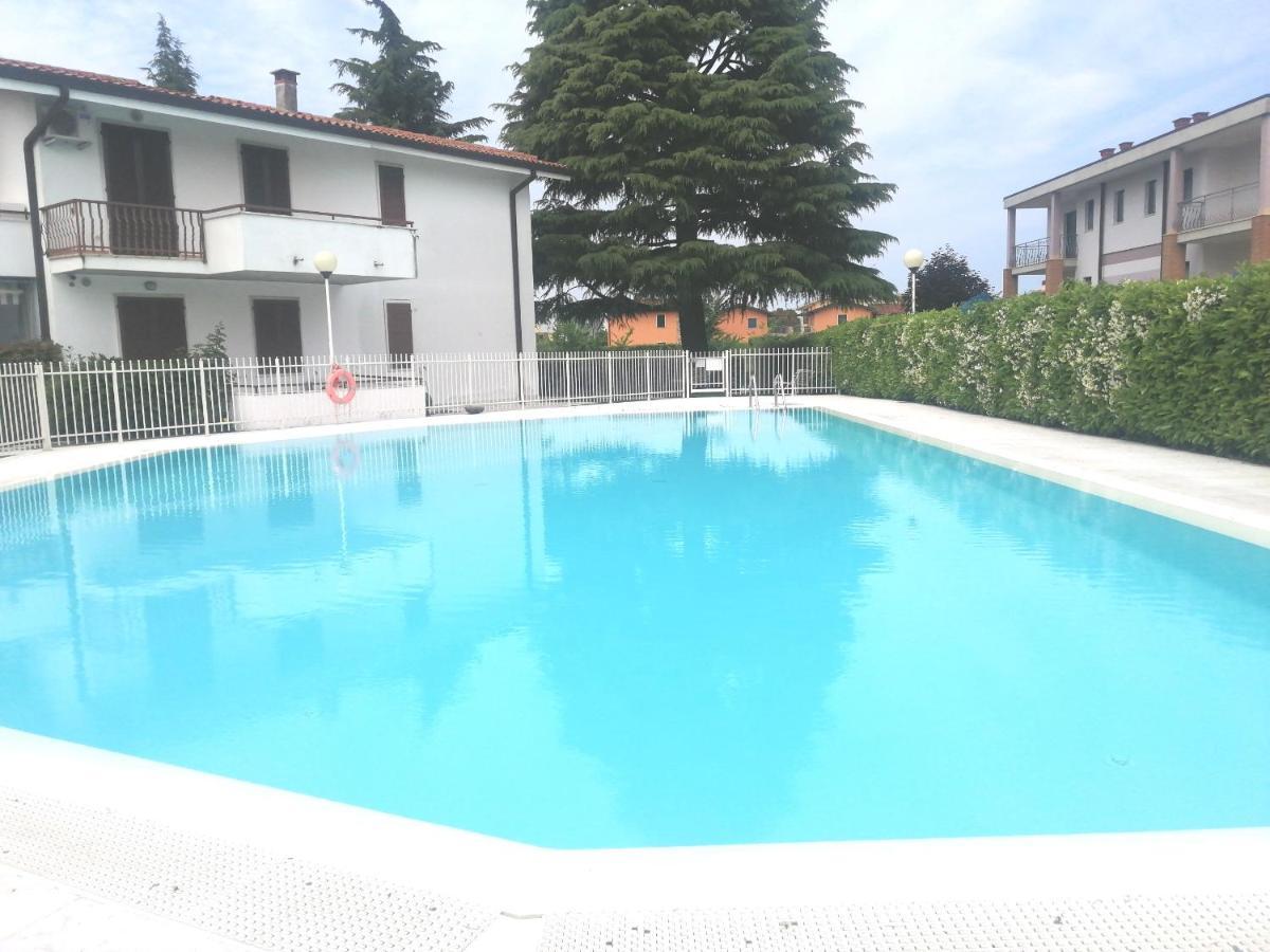 Appartamento A Peschiera Del Garda Con Piscina 외부 사진